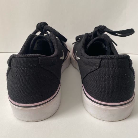 Nike SB black and white Unisex shoe - Picture 5 of 8